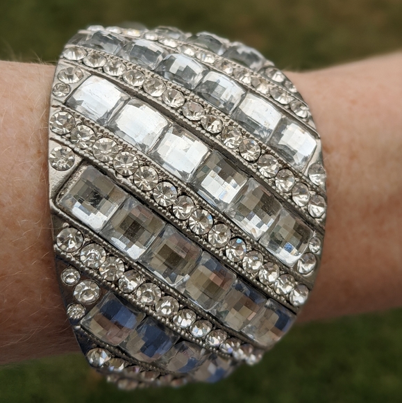 💕Host Pick💕 Bling Cocktail Bracket Bracelet - Picture 5 of 9